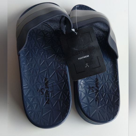 Slippers - Picture 2 of 3